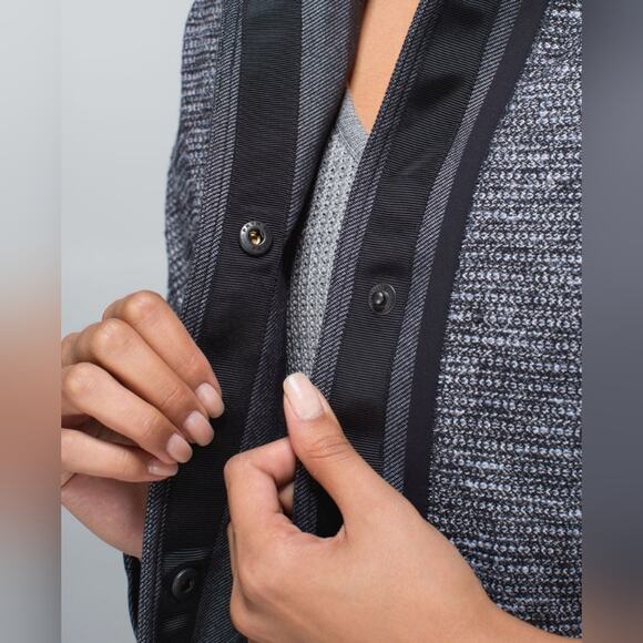 Lululemon Cocoon black car coat size XS - Picture 3 of 11